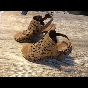 Universal Thread Women's Milliana heels